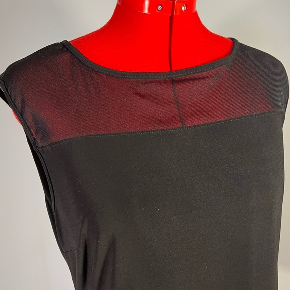 Black top - Picture 2 of 8